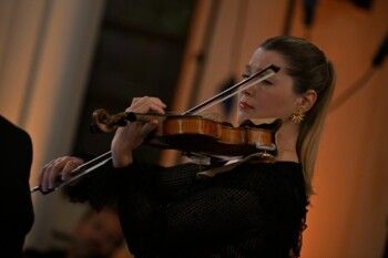 شاهد .. ليلة ساحرة للأوركسترا الفلهارمونية الوطنية اللبنانية بقيادة المايسترو ماتيسيك والثنائي ملاعب