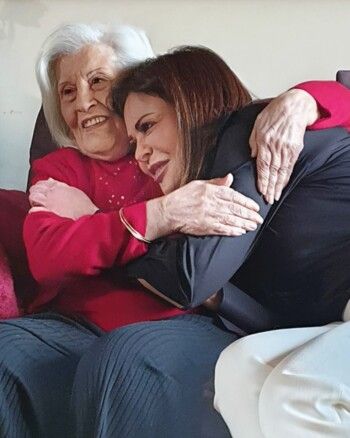 شاهد .. كارمن لبس تستذكر والدتها بكلمات مؤثرة وورد الخال تعلق