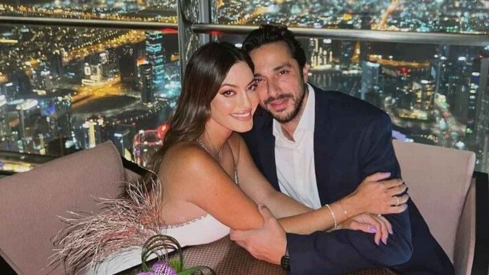 شاهد .. كارن وازن تقضي وقت رومنسي مع زوجها أمام أهرامات الجيزة