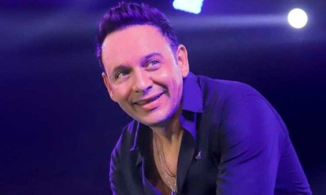 شاهد .. مصطفى قمر في أول ظهور له بعد خضوعه لعملية جراحية