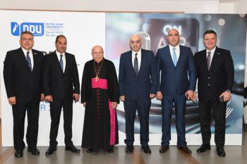 شاهد .. جامعة سيدة اللويزة تكرم أهل الصحافة والإعلام