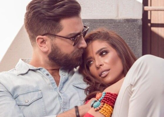 شاهد .. إليكم صورة نادرة جداً من حفل زفاف معتصم النهار و لين برنجكجي