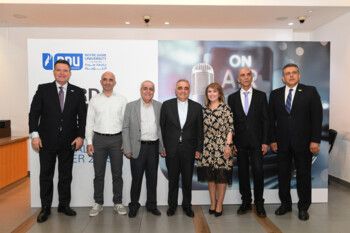 شاهد .. جامعة سيدة اللويزة تكرم أهل الصحافة والإعلام