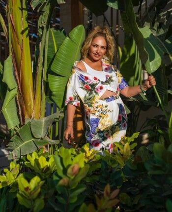 شاهد .. ليلى علوي تطل بـ كروب توب في أحدث جلسة تصوير والجمهور يعلق