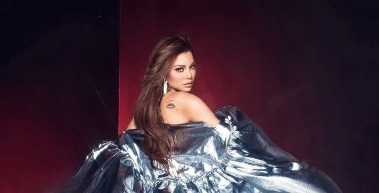 شاهد .. جمال شقيقة هيفا وهبي يلفت الأنظار بأحدث ظهور لها