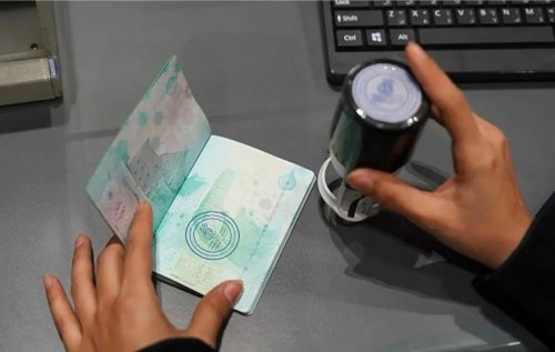 السعودية تواصل مواقفها الإنسانية والأخوية وتعلن إعفاء 4 جنسيات من جميع رسوم العمالة الوافدة