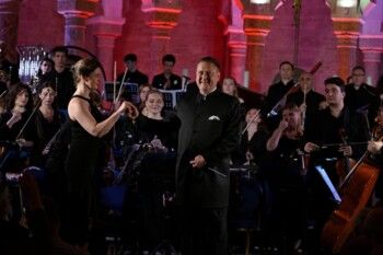 شاهد .. بيروت تحتفي بالموسيقى الروسية في أمسية "أصداء من روسيا" بقيادة سلادكوفسكي وبمشاركة سلوفاتشيفسكي