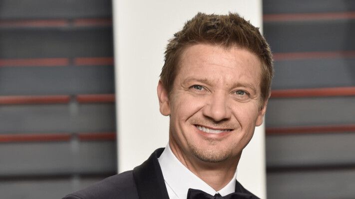 شاهد .. جيريمي رينر : "مُت للحظة بعد الحادثة وهذا ما رأيته"