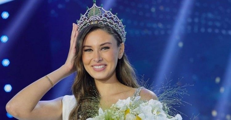 شاهد .. ندى كوسا تتألق بالزي التراثي اللبناني في مسابقة ملكة جمال العالم