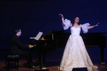 شاهد .. أميرة سليم تتألق في أولى حفلاتها بدار الأوبرا المصرية