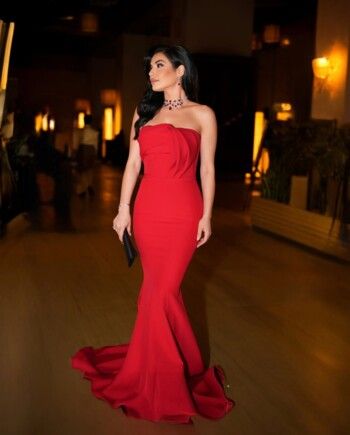 شاهد .. ليال الاختيار تتألق بالأحمر بتوقيع نور فتح الله