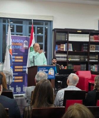 شاهد .. جوزف عساف يوقّع روايته "قمح وثلج ونار" في أمسية ثقافية مميزة