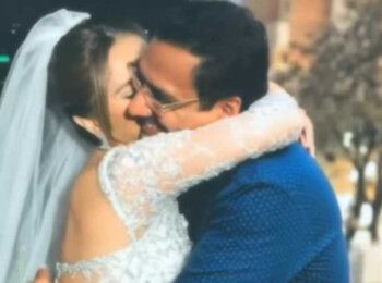 شاهد .. بفيديو مؤثر.. رنا رئيس تحتضن والدها الراحل في زفافها بفضل الذكاء الاصطناعي