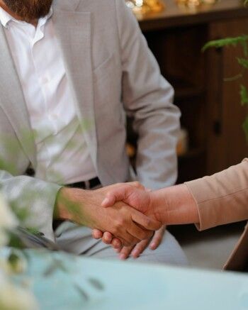 شاهد .. عبير الصغير تشارك متابعيها مقتطفات خيالية من عقد قيريانها