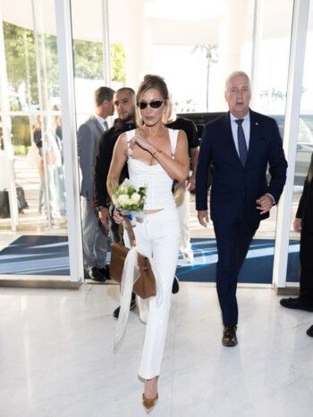 شاهد .. بيلا حديد تصل إلى كان للمشاركة في الدورة 78 من المهرجان السينمائي الأشهر