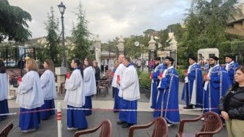 شاهد .. "يوم الصحافة والإعلام" في مزار سيدة لبنان حريصا والأب فادي تابت يحتضننا بمحبته