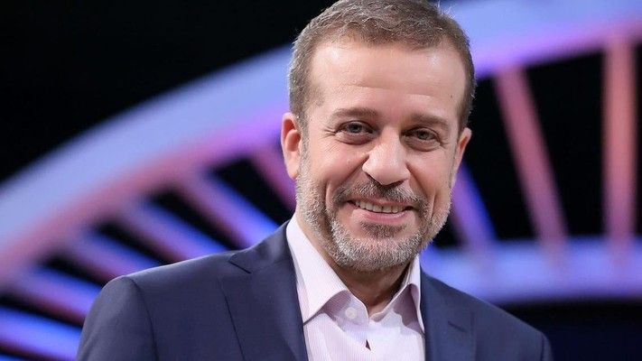 شاهد .. بطريقة لافتة.. شريف منير يحتفل بعيد ميلاده مع جمهوره