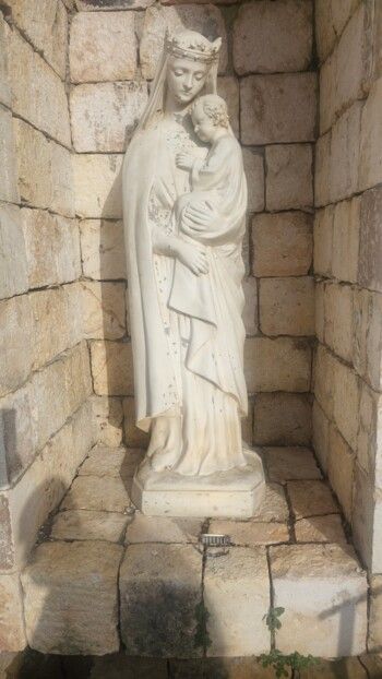 شاهد .. "يوم الصحافة والإعلام" في مزار سيدة لبنان حريصا والأب فادي تابت يحتضننا بمحبته