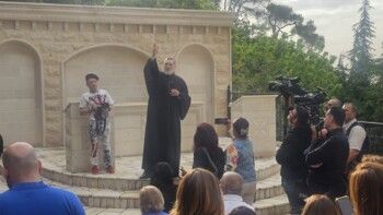 شاهد .. "يوم الصحافة والإعلام" في مزار سيدة لبنان حريصا والأب فادي تابت يحتضننا بمحبته