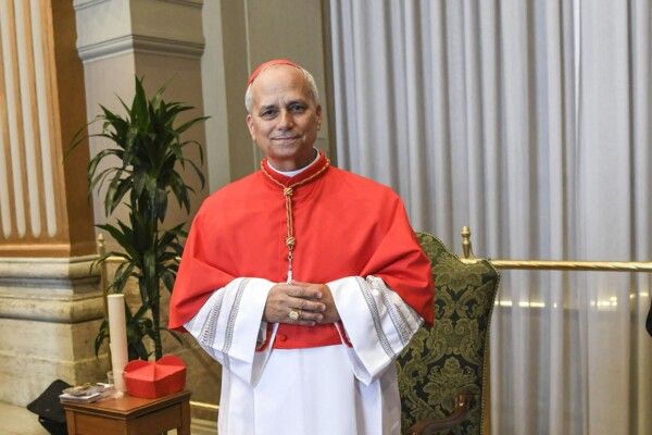 شاهد .. البابا ليون الرابع عشر تربطه صلة قرابة بممثلة شهيرة