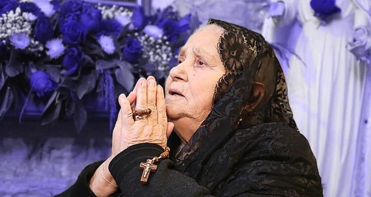 شاهد .. الصور الأخيرة لـ نهاد الشامي في توديعها قبل دفنها