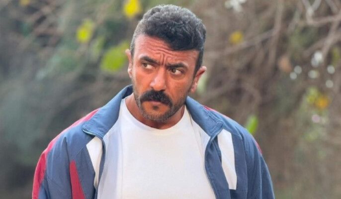 شاهد .. أحمد العوضي يغير ملامحه بـ "لوك" جديد