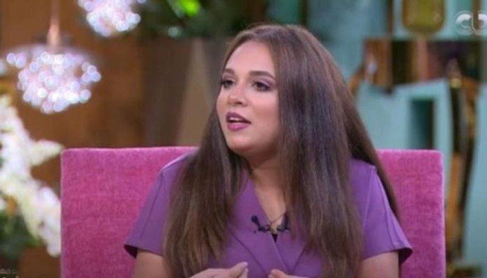 الفنانة رحمة أحمد تطلب مساعدة جمهورها لعلاج آثار حب الشباب بعد "80 باكو"