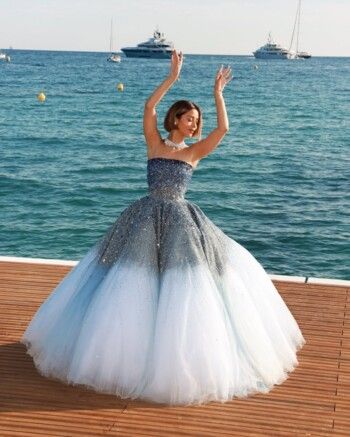 شاهد .. بلقيس تخطف الأنظار في مهرجان كان بإطلالة ساحرة من أوسكار دي لا رينتا