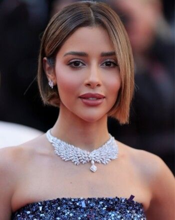 شاهد .. بلقيس تخطف الأنظار في مهرجان كان بإطلالة ساحرة من أوسكار دي لا رينتا