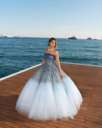 شاهد .. بلقيس تخطف الأنظار في مهرجان كان بإطلالة ساحرة من أوسكار دي لا رينتا