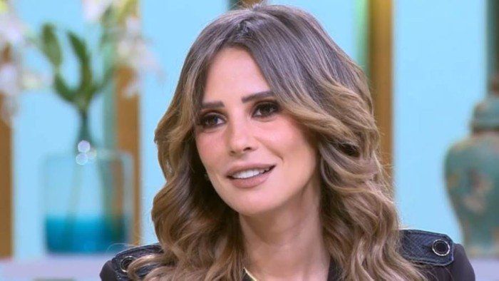 إيمان العاصي تعلن وفاة عمها