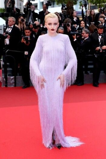 شاهد .. بينهن إيما ستون وناتالي بورتمان وروني مارا .. هذه أبرز إطلالات مهرجان كان في يومه الرابع