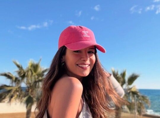 شاهد .. ميا سعيد تتعرض لهذا الموقف خلال المقابلة وتتحدث عن "بالدم" و"نفس"