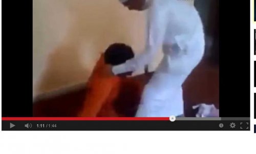 شاهد.. كاميرا مراقبة ترصد نجم الدري السعودي وهو ينهال على زوجته بالضرب الشديد ثم يفر هاربا