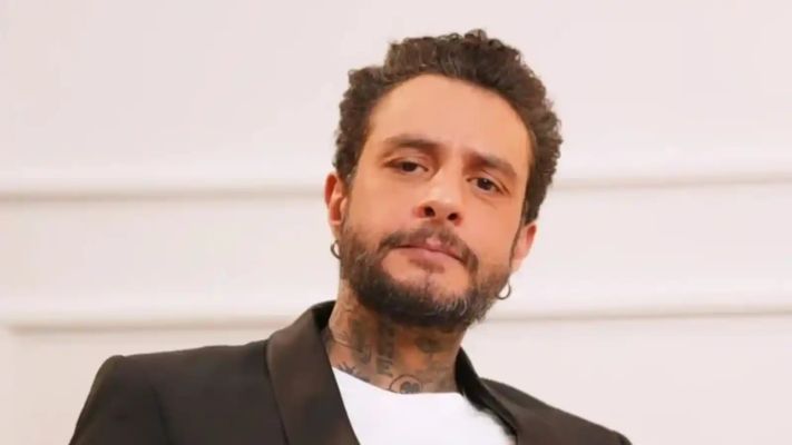 شاهد .. أحمد الفيشاوي بأقوى رد على منتقدي ارتدائه الحلق بشكل متكرر