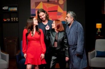 شاهد .. بعد نجاح لافت .. مسرحية "ب برسلونة" تمدّد عروضها أسبوعين إضافيين في "المونو"