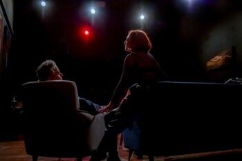 شاهد .. بعد نجاح لافت .. مسرحية "ب برسلونة" تمدّد عروضها أسبوعين إضافيين في "المونو"