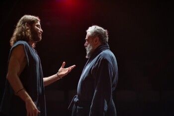 شاهد .. بعد نجاح لافت .. مسرحية "ب برسلونة" تمدّد عروضها أسبوعين إضافيين في "المونو"