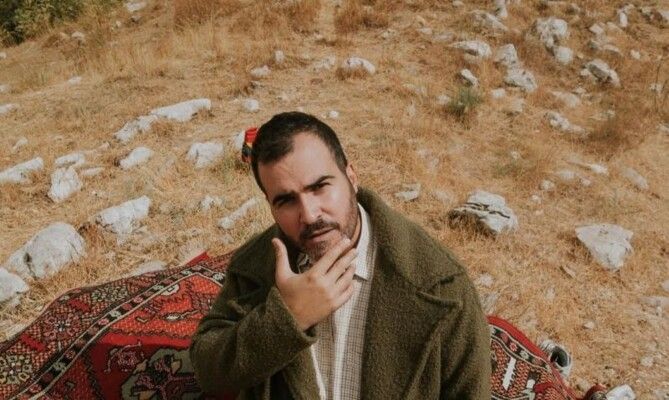 شاهد .. إيلي فهد: "هكذا تتصرف إليسا في كواليس التصوير"