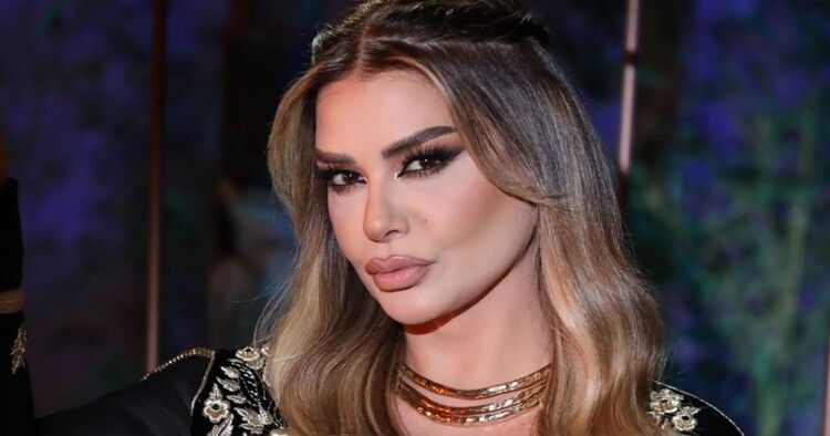 شاهد .. أمام زوجته .. رجل يحتضن مادلين مطر بطريقة غريبة