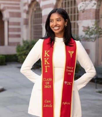 شاهد .. ذكرى كوبي براينت ترافق ناتاليا في لحظة تخرجها