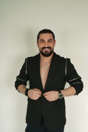 شاهد .. بعد نجاه أعماله الاخيرة.. يوسف الملك يعلن عن تعاون يجمعه بـ فارس إسكندر