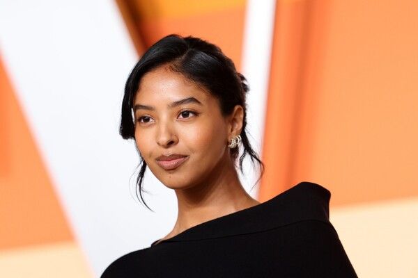 شاهد .. ذكرى كوبي براينت ترافق ناتاليا في لحظة تخرجها