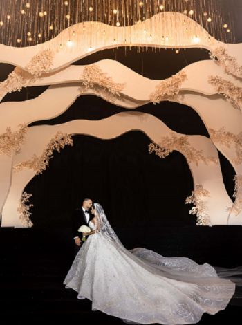 شاهد .. زوج يومي كان متزوجاً من لبنانية وأقام لها حفل زفاف أسطوري .. بالصور