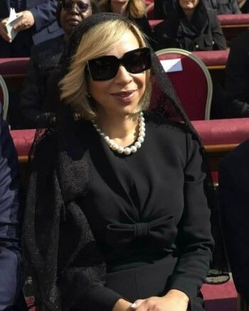 شاهد .. ليست أول مرة .. إليكم إطلالات السيدة الأولى نعمت عون بتوقيع إيلي صعب