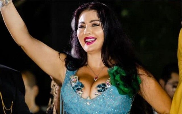 شاهد .. صافيناز ترد : هل اعتزلت الرقص وارتدت الحجاب على الرغم أنها مسيحية؟