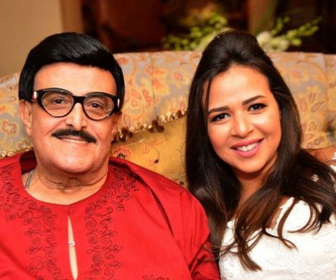 شاهد .. برسالة مؤثرة.. دنيا سمير غانم تحيي الذكرى الرابعة لوفاة والدها