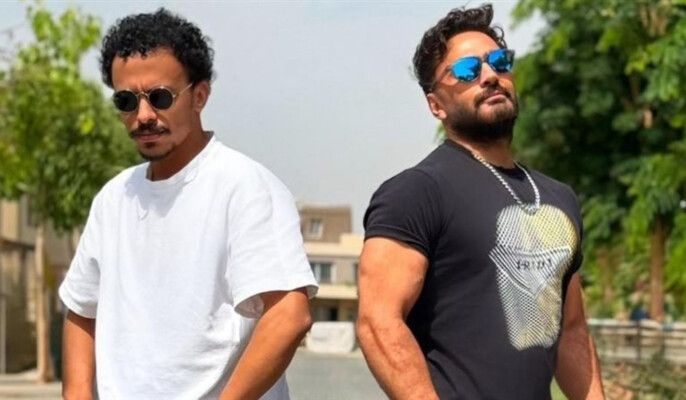 شاهد .. رسالة لافتة من كزبرة إلى تامر حسني.. وهذا ما قاله!