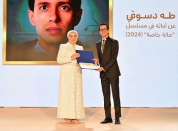 شاهد .. طه دسوقي يتلقّى تكريمًا عن مسلسل "حالة خاصة"