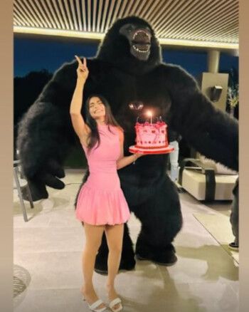 شاهد .. بالرقص والغناء.. أسماء جلال تحتفل بعيد ميلادها بأجواء مبهجة